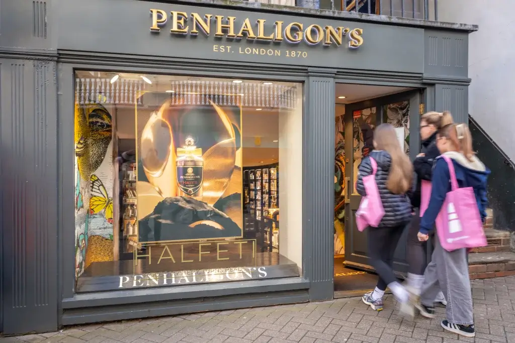 An image of the exterior of Penhaligon's with a group of girls holding pink tote bags